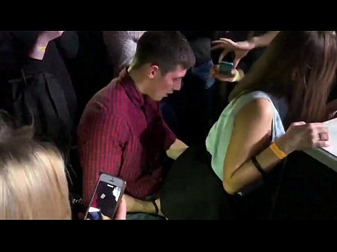 ❤️ Sess reali f'nightclub Russu. Tfajla Russa ta’ 18-il sena fl-anus u l-vaġina fucked f’nightclub ❤  Sess lilna ️❤